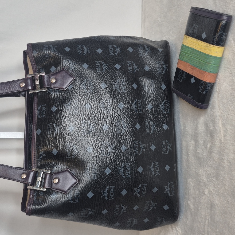 MCM Princess Lion Leather Tote Bag & Wallet - Picture 5 of 17
